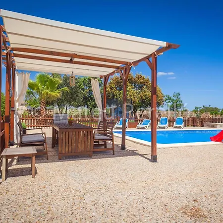 Mit 5 Schlafzimmern Und Pool Auf Dem Lande By Interhome Holiday home