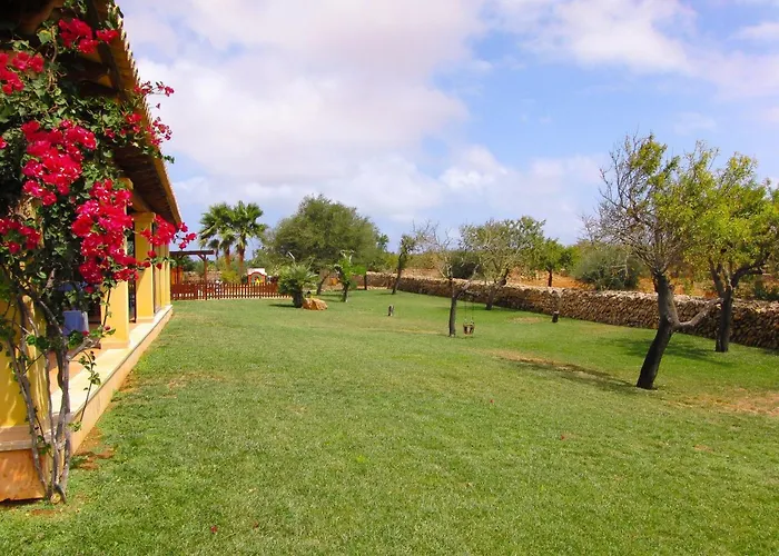 Mit 5 Schlafzimmern Und Pool Auf Dem Lande By Interhome Holiday home Santa Margalida