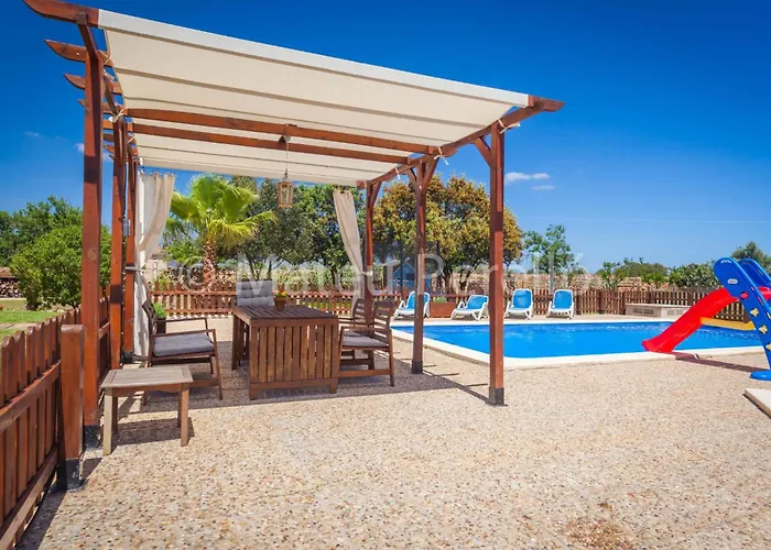 Mit 5 Schlafzimmern Und Pool Auf Dem Lande By Interhome Feriehus